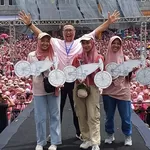 PT Surabaya Autocomp Indonesia (SAI) Ngoro Mojokerto Rayakan Ulang Tahun Ke-22, Hadirkan 2 Penyanyi Viral serta Hadiahkan 2 Unit Sepeda Motor