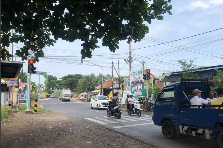 Tekan Angka Kecelakaan, Dishub Banyuwangi Pasang Traffic Light di Simpang Lugjag Kecamatan Rogojampi