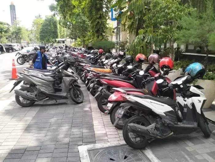 Revitalisasi Pembayaran Parkir di Surabaya: Solusi Praktis dengan Voucher dan QRIS