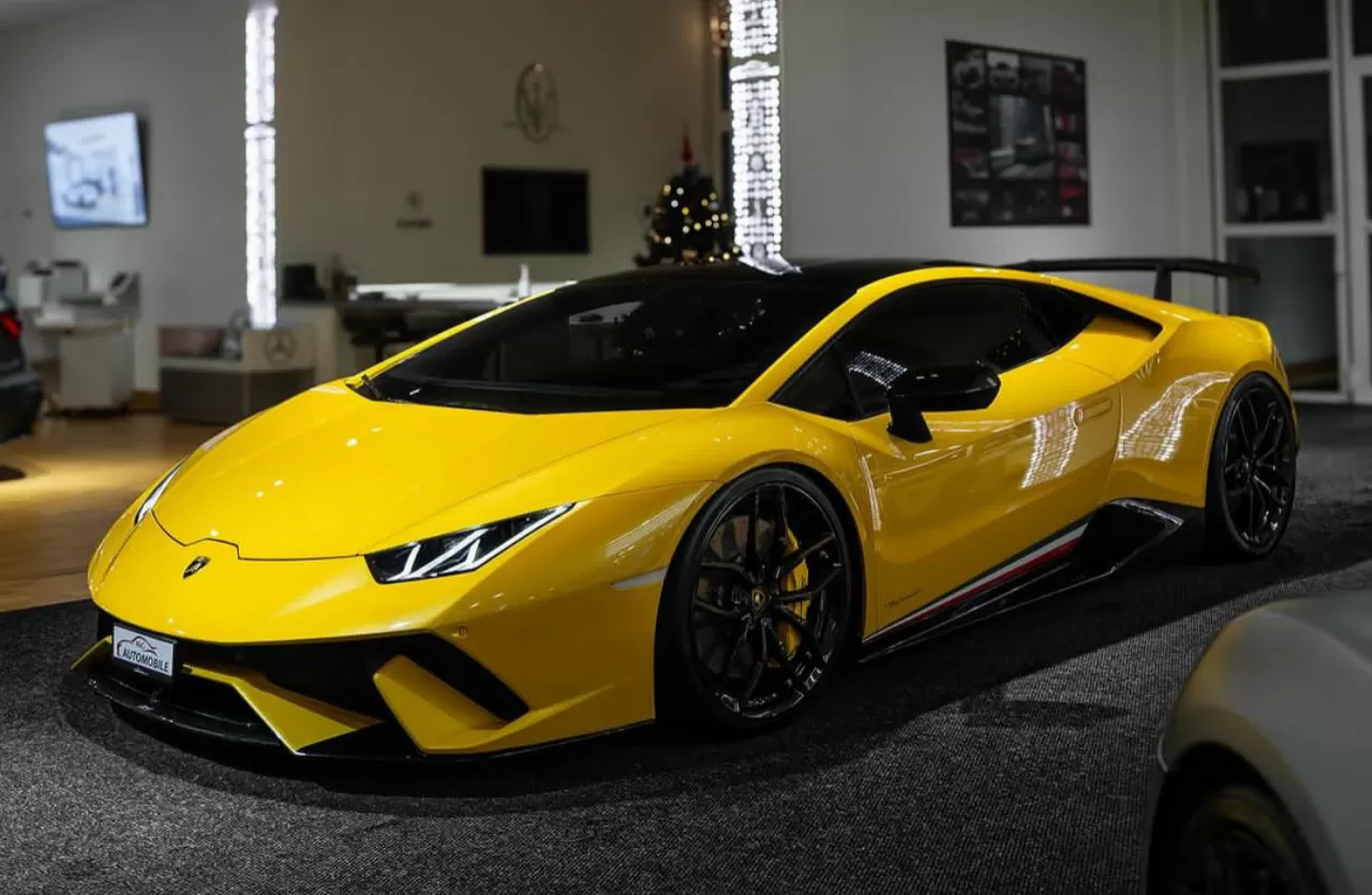 Viral Mahasiswi UiTM Bawa Mobil Lamborghini Ke Kampus, Warganet Pro Kontra