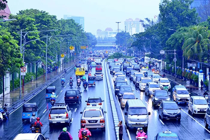 Prakiraan Cuaca DKI Jakarta, 11 Januari 2024: Berawan pada Pagi-Siang Hari, Hujan Ringan pada Malam Hari