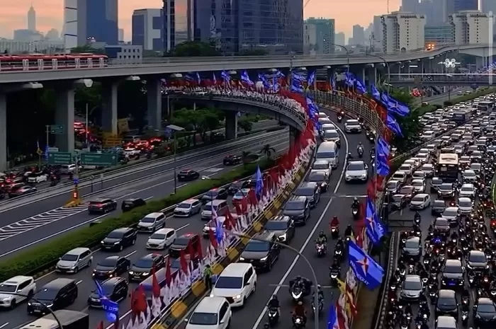 Jalanan Gatot Subroto Bergemuruh: Bendera Parpol Berkibar, Pemilu 2024 Menantang, Sudahkah Anda Menentukan Pilihan?