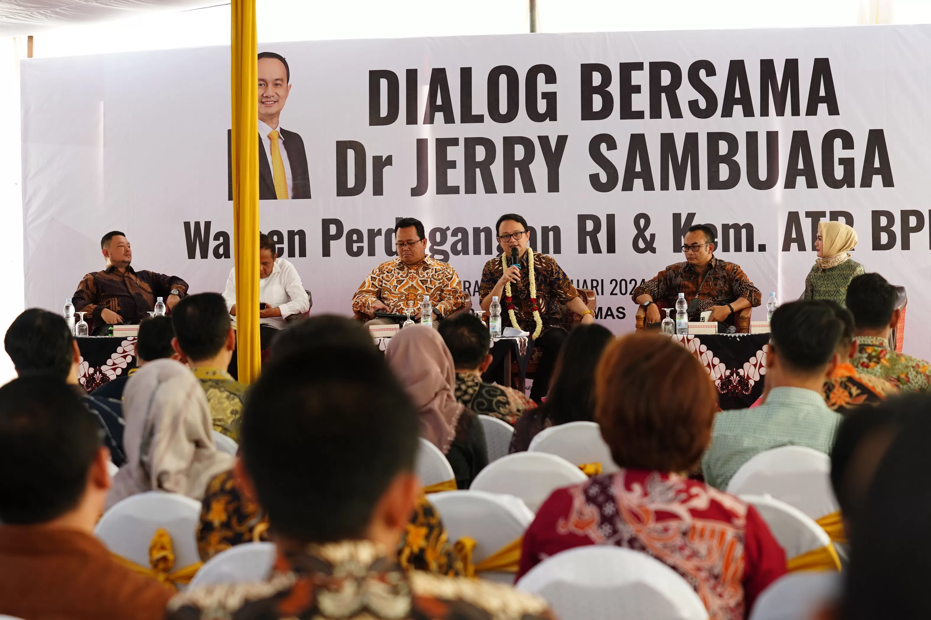 Guna Sempurnakan Penunjang Kegiatan Usaha, Wamendag Jerry Sambuaga Ikuti Diskusi dengan Pelaku Usaha di Surabaya