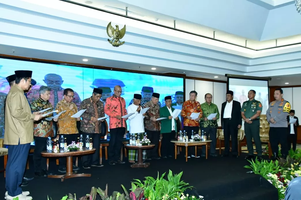 Penglima TNI Jenderal Agus Subiyanto Menghadiri Deklarasi Pemilu Damai Lintas Ormas Dan Agama