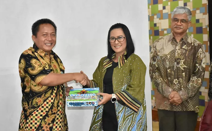 Pj Walikota Salatiga Yasip Khasani Bakal Jadikan Mainan Edukatif Monopoli Board Salatiga Jadi Oleh-oleh untuk Tamu Pemkot