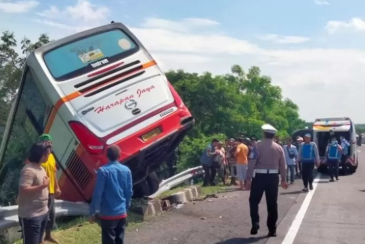 Laka Lantas Bus Harapan Jaya di Tol Surabaya–Mojokerto Tak Ada Korban Jiwa