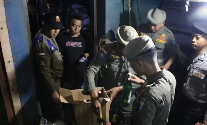 Tenggak Miras Oplosan di Pangkalan Ojek Pasir Impun, Kota Bandung, Empat Orang Empat, Dua Selamat, Polisi Kejar Penjual Miras Maut