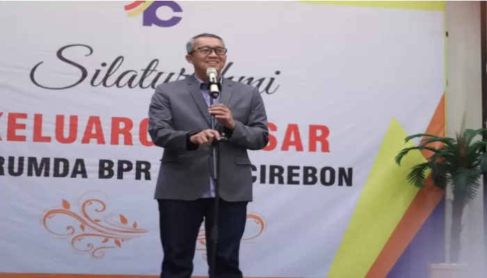 Pj Wali Kota Cirebon Ajak Pegawai Perumda BPR Bank Cirebon Layani Nasabah Sepenuh Hati