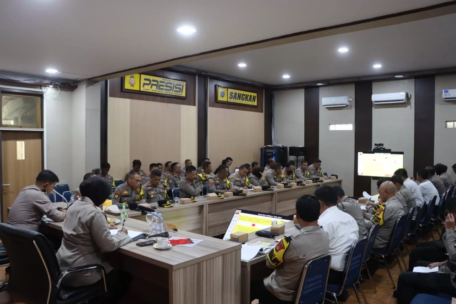 Polresta Cirebon Mengikuti Zoom Meeting Kegiatan Anev Kamtibmas Bersama Kapolda Jabar