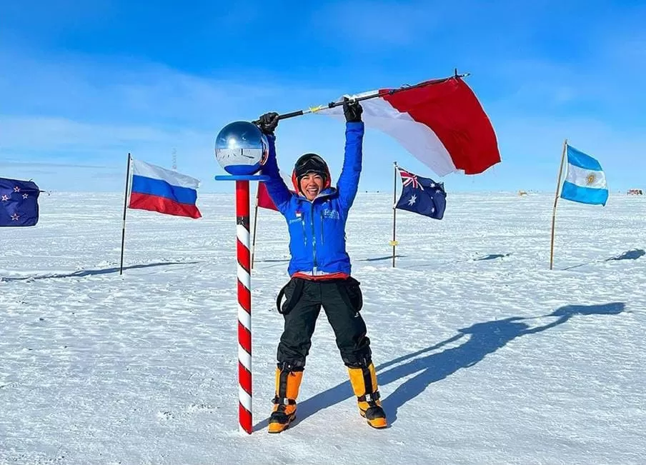 Keren! 8 Hari Arungi Antartika Putri Handayani Kibarkan Bendera Merah Putih di Kutub Selatan, Bertahan dari Suhu Minus hingga...