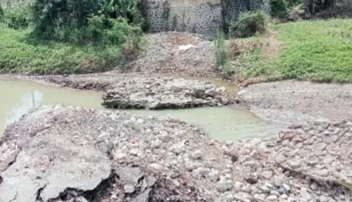 Tiga Bulan Ambruk, Jembatan Cibalidin Penghubung Tiga Desa di Subang Ini Belum Dibangun
