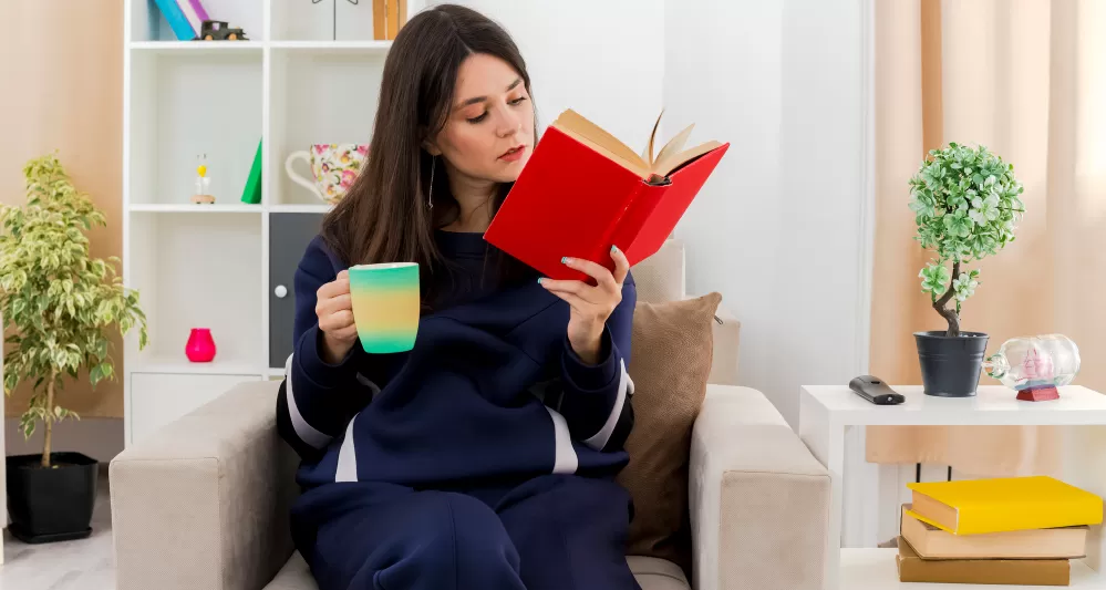 Ingin Punya Ruang Baca yang Cozy di Rumah? Ikuti 7 Tips Berikut untuk Mendesain Sesuai Selera, Mainkan Warna dan Atur Cahayanya, sip!