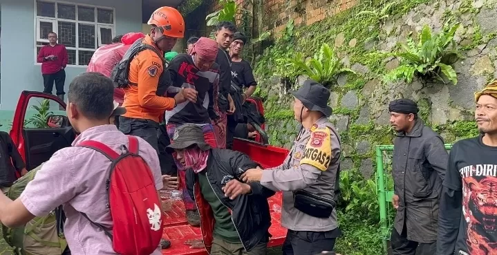 Tim SAR Gabungan Berhasil Selamatkan 16 Warga Lokal yang Tersesat di Gunung Pangrango