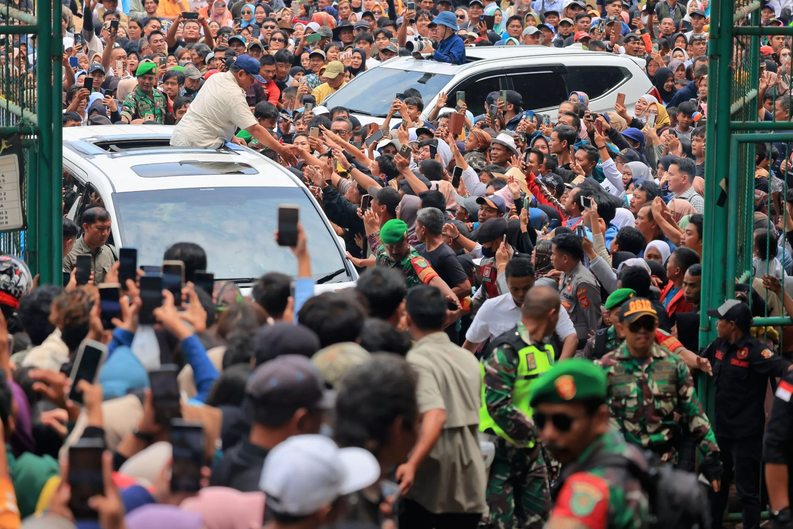 Hadiri Undangan Mentan, Ribuan Petani dan Peternak Antusias Sambut Prabowo di Sumedang