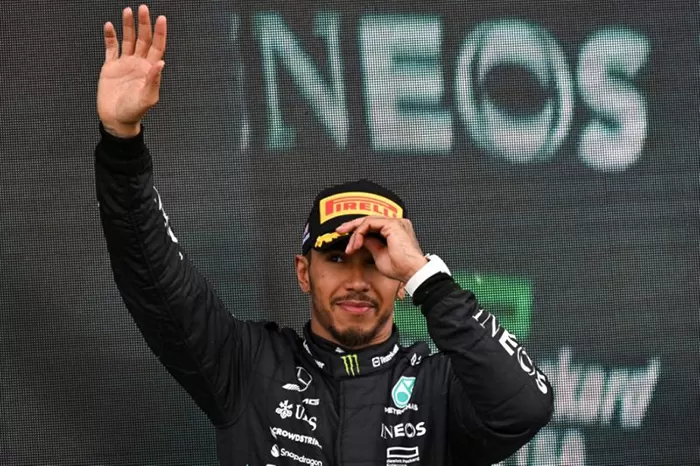 Kabar Mengejutkan di F1, Lewis Hamilton Pindah dari Mercedes ke Scuderia Ferrari Mulai Musim 2025