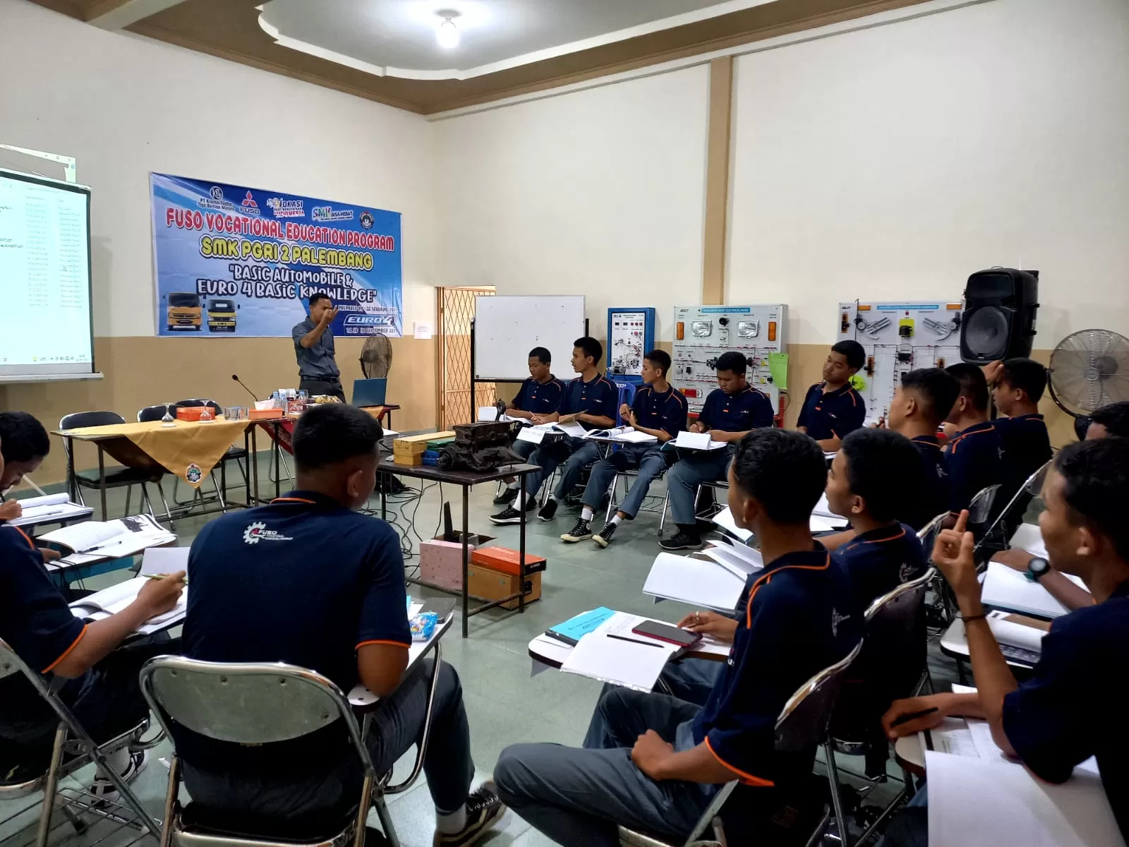 Dukung pendidikan kejuruan di Indonesia, KTB berikan edukasi bagi guru dan siswa SMK otomotif