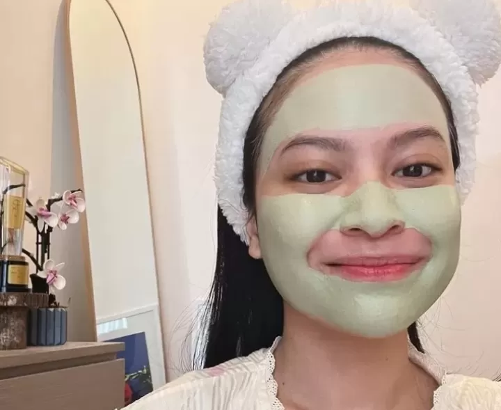 VIRAL! Hanggini Unggah Foto Gemas Memakai Skincare di Instagram, Netizen: Lupa Banget Udah Nikah Ya