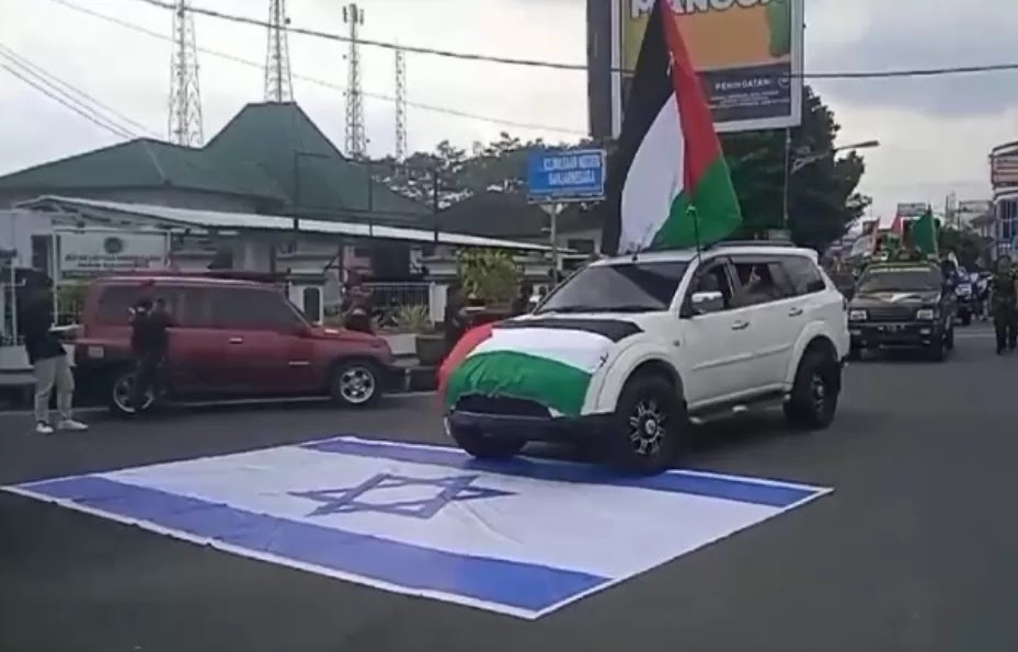 Viral Mobil Polisi Lindas Bendera Israel di Banjarnegara, Begini Penjelasan dari Polisi