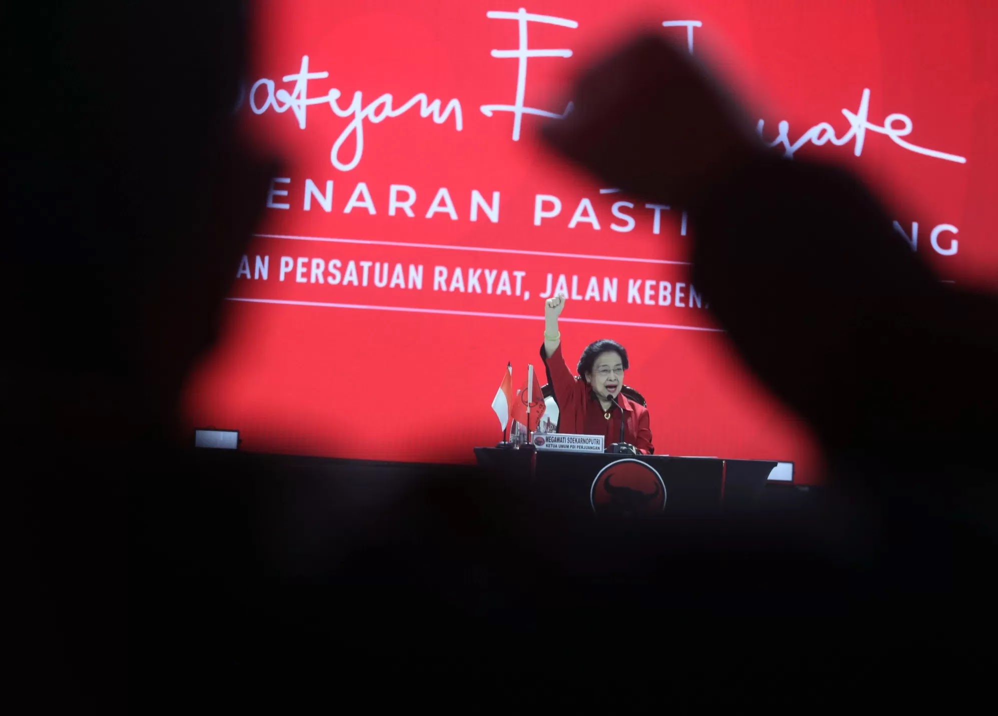 Penyidik KPK Rossa Purbo Bekti Periksa Hasto, Megawati: Sini Hadapi Aku!