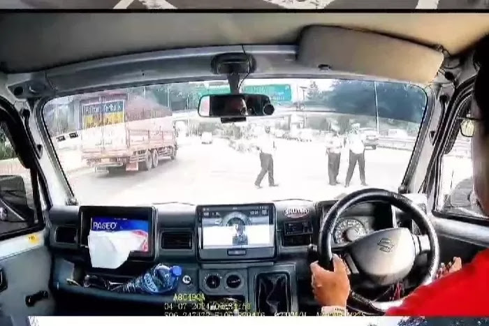 Viral, Polantas Terciduk Lakukan Pungli 'Recehan' ke Sopi Mobil Pick up